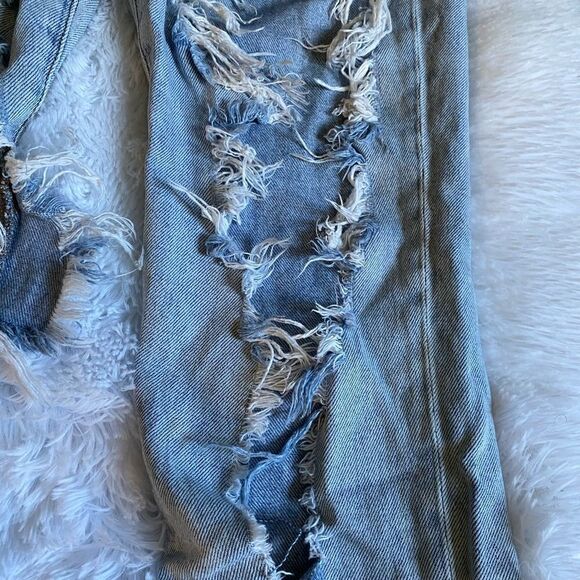 American Eagle Mom Jeans Ripped Distressed High Rise Women’s Size 2 Regular - Picture 6 of 11